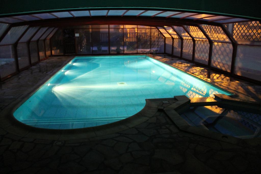 Hotel De La Pomme De Pin 布科·莱斯白老城 外观 照片