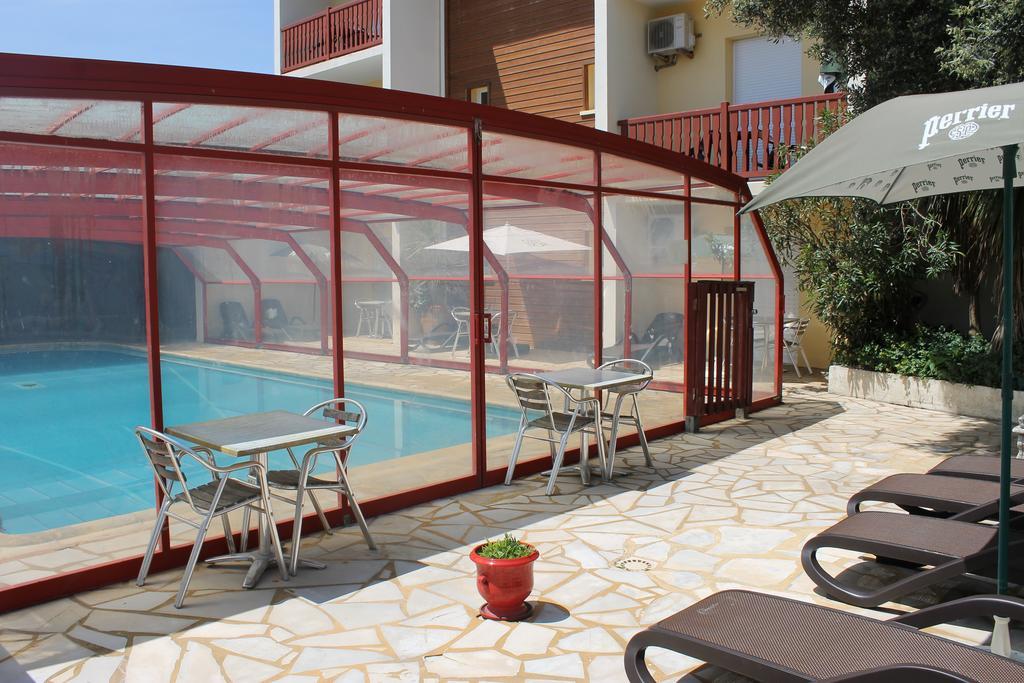 Hotel De La Pomme De Pin 布科·莱斯白老城 外观 照片